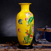 中国红瓷花瓶