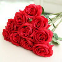 红色玫瑰花瓶