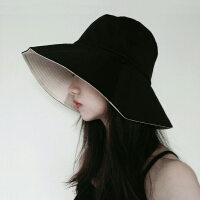 女生黑色帽子
