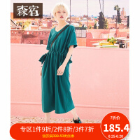 针织绿连衣裙