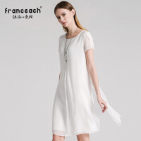 白色连衣裙飘逸